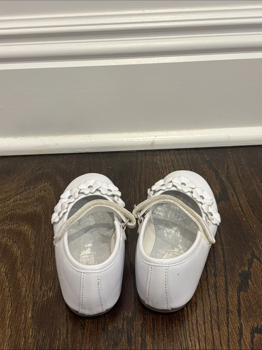 Rachel Shoes Girls White Patent Mary Jane Dress Shoes with Floral Trim Size 10
